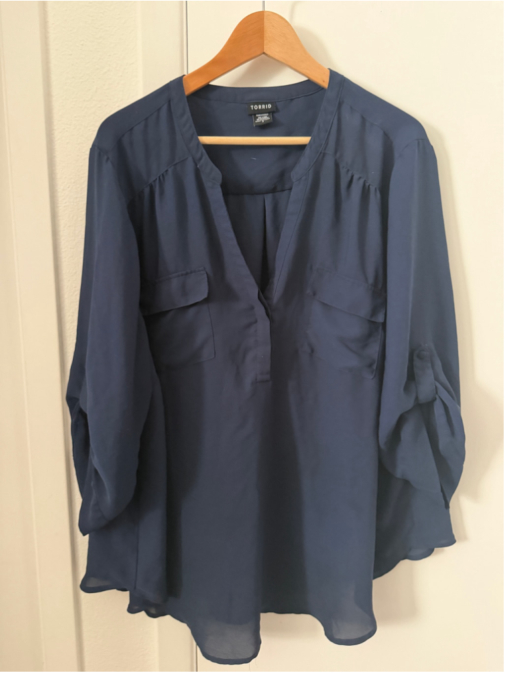 Torrid Harper Blouse Size 3 3X 22/24 Navy Blue V-Neck Roll Tab Sleeve Plus Size